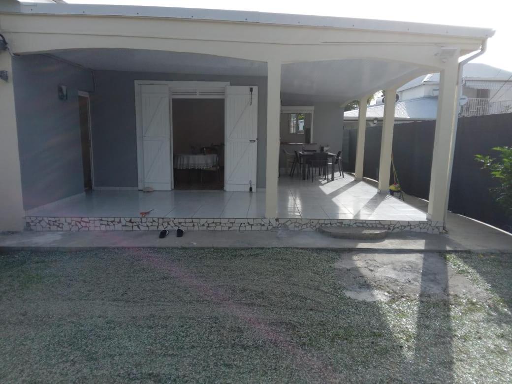 Villa Locations Saisonnieres Sainte-Anne  Esterno foto